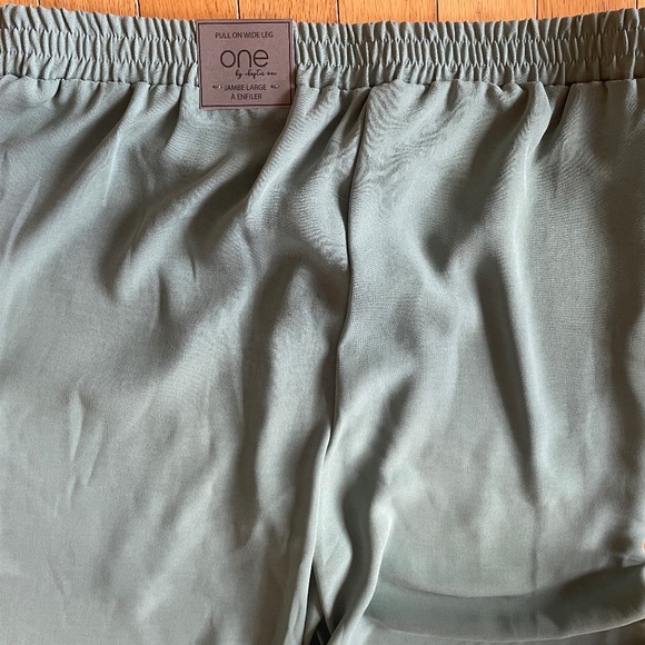 Brand New One by Chapter One Women's Flowy Green Wide Leg Pants - Picture 8 of 12